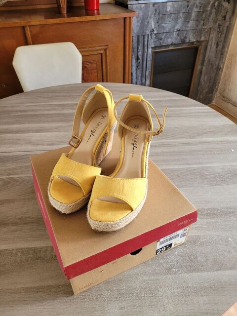 NU PIEDS JAUNE 10 Coulounieix-Chamiers (24)