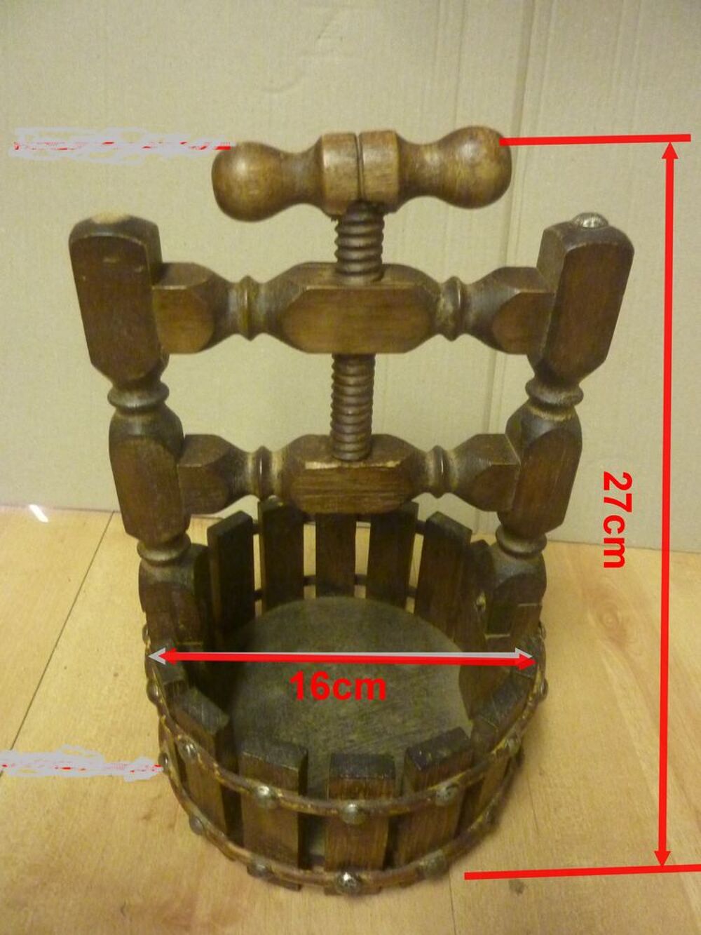Casse noix bois forme pressoir Décoration
