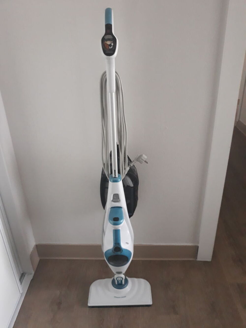 Balai vapeur Black et Decker et ses accessoires Electroménager