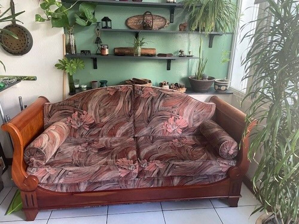 UN CANAP&Eacute; ET FAUTEUIL Meubles