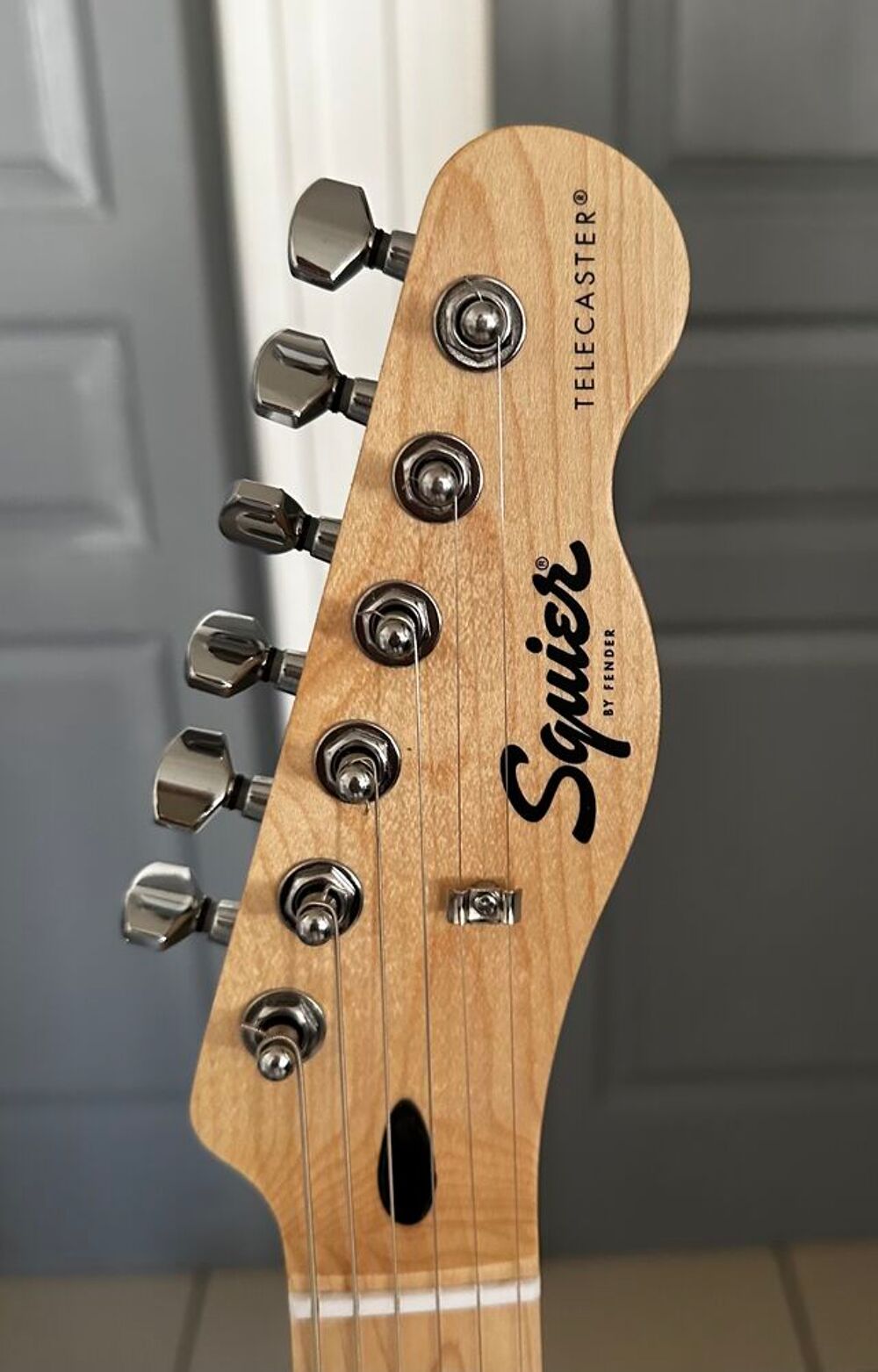 Squier Telecaster Sonic. 
Instruments de musique