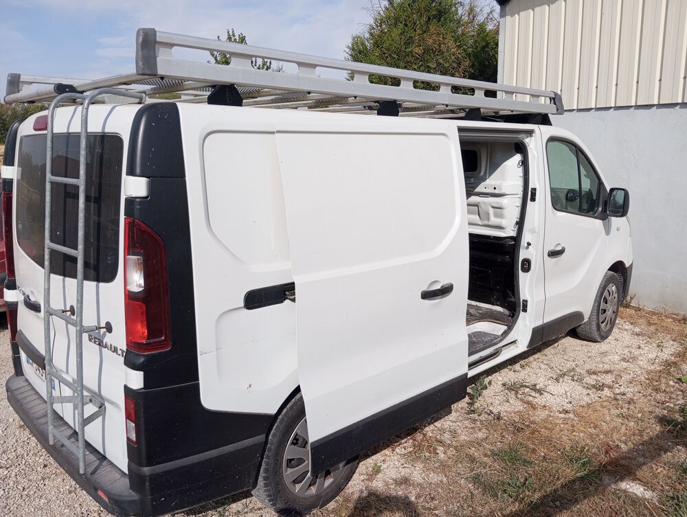 Trafic TRAFIC CA L1H1 1000 KG DCI 115 GRAND CONFORT 2018 occasion 78730 Saint-Arnoult-en-Yvelines