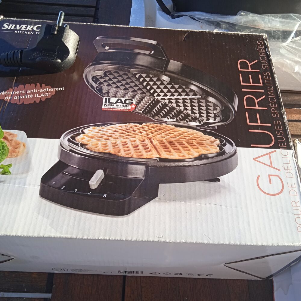 Gaufrier sylvercrest forme coeur tr&egrave;s bon &eacute;tat Electroménager