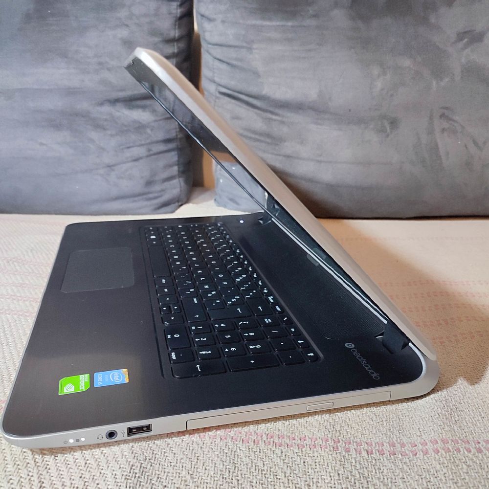 Pc portable Hp 670go Intel core i5 4Go Ram 17pouces Matériel informatique