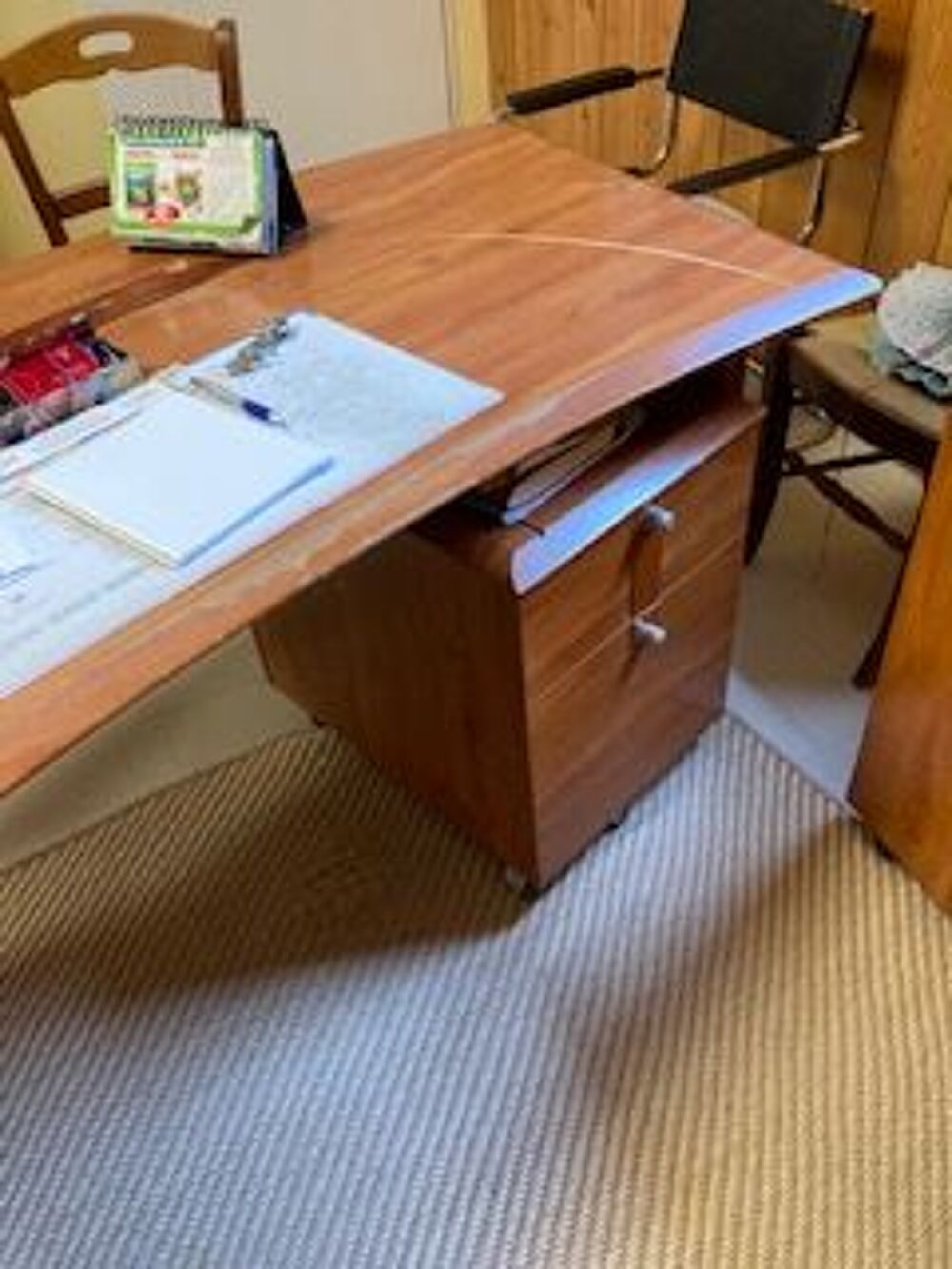 Vendre un bureau, une armoire, et un meuble de tiroirs Meubles