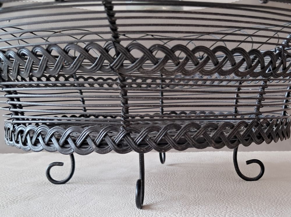 panier corbeille &agrave; fruit en fil de fer tress&eacute; noir 
Décoration