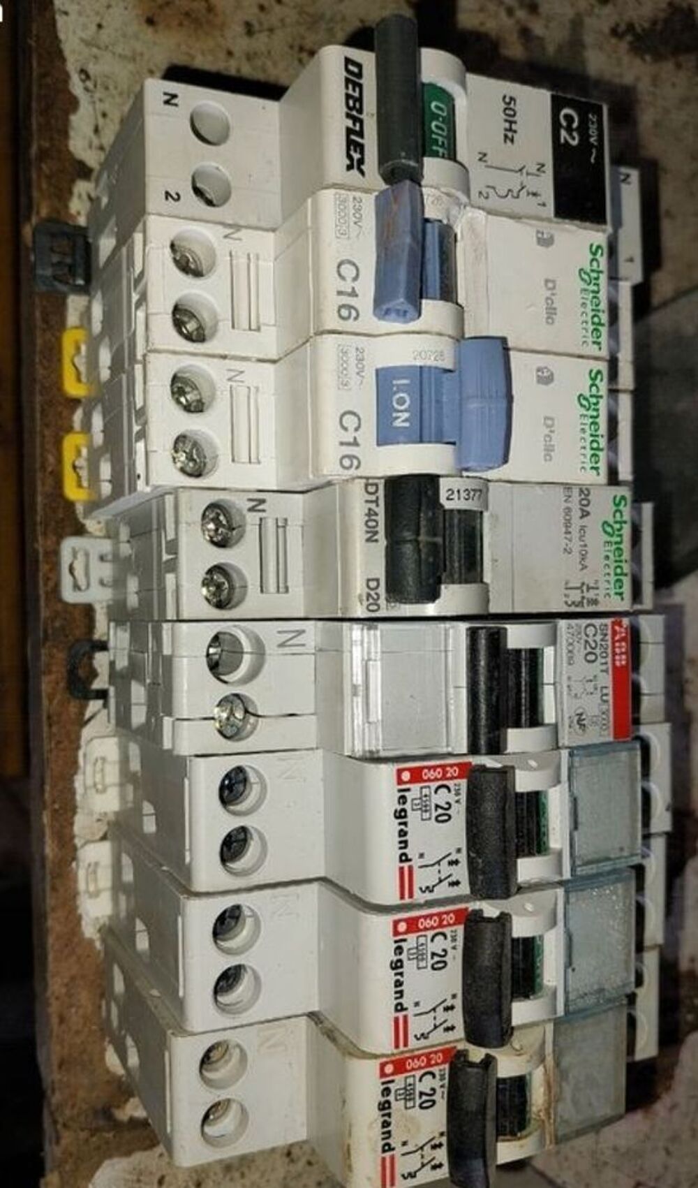 Disjoncteurs &eacute;lectriques Bricolage