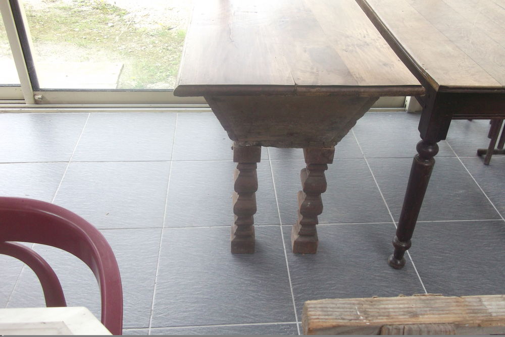TABLE PETRIN en MASSIF 126 x 63 cm H. 76 cm Meubles
