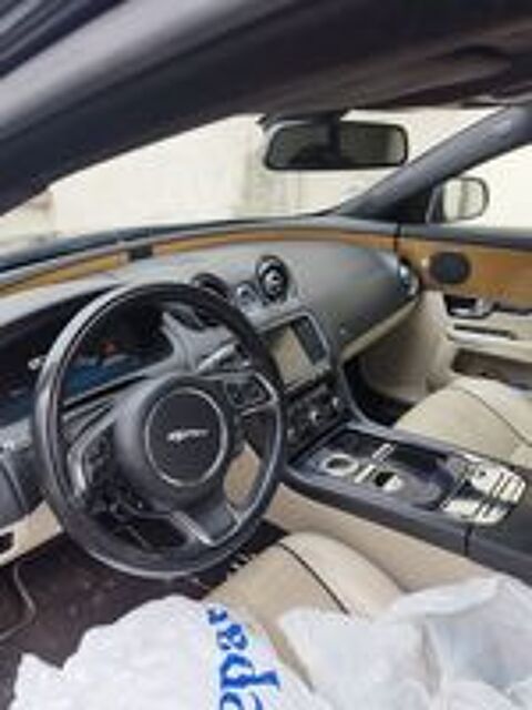 XJ XF V6 3.0 D - 300 Premi&egrave;re Edition R-Sport A 2013 occasion Vitry-sur-Seine