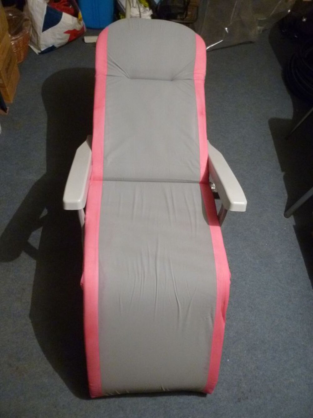 BELLE CHAISE LONGUE EN METAL AVEC DOSSIER REGLABLE . Jardin