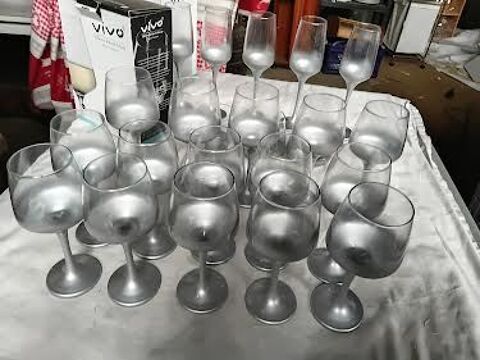 LOT DE 23 VERRES VILLEROY E T BOCH Saint-Jean-du-Cardonnay (76)