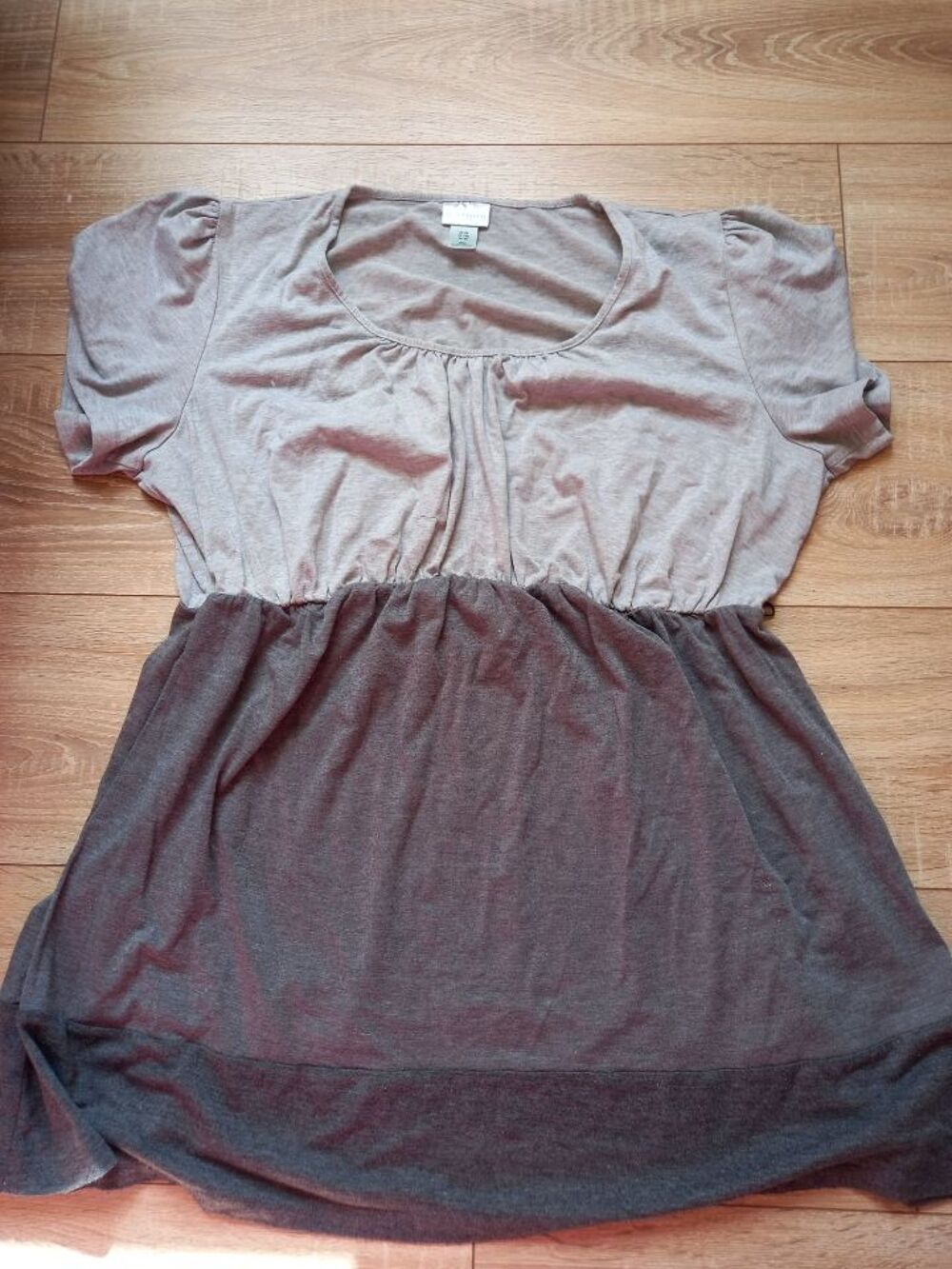 Tee-shirt tunique gris manches courtes Maternit&eacute; taille 48/5 Vtements