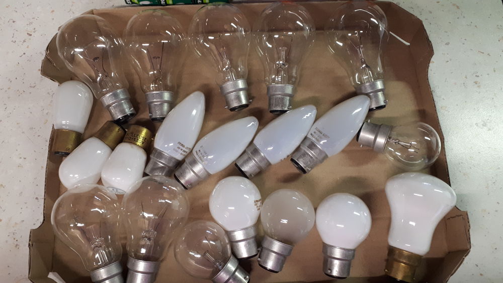 Ampoules &agrave; ba&iuml;onnette neuves Bricolage