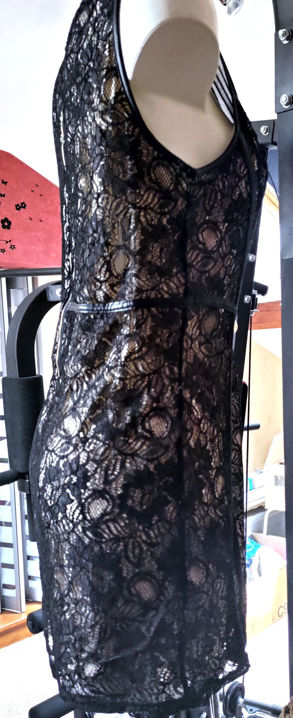 robe noire: au choix
autres mod&egrave;les dispo, demandez photos Vtements