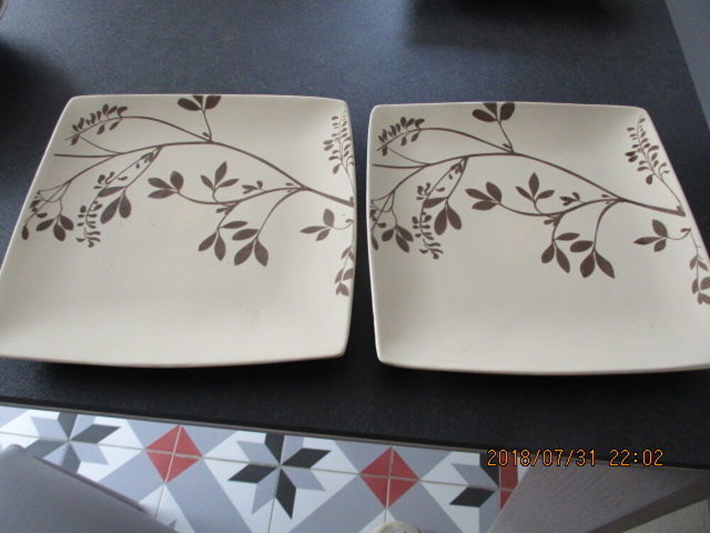 Deux assiettes tr&egrave;s plates Décoration
