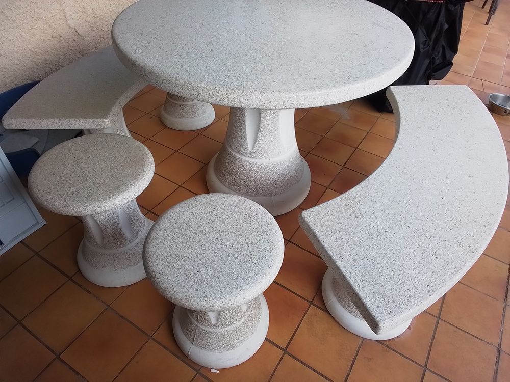 Salon jardin en pierre Jardin