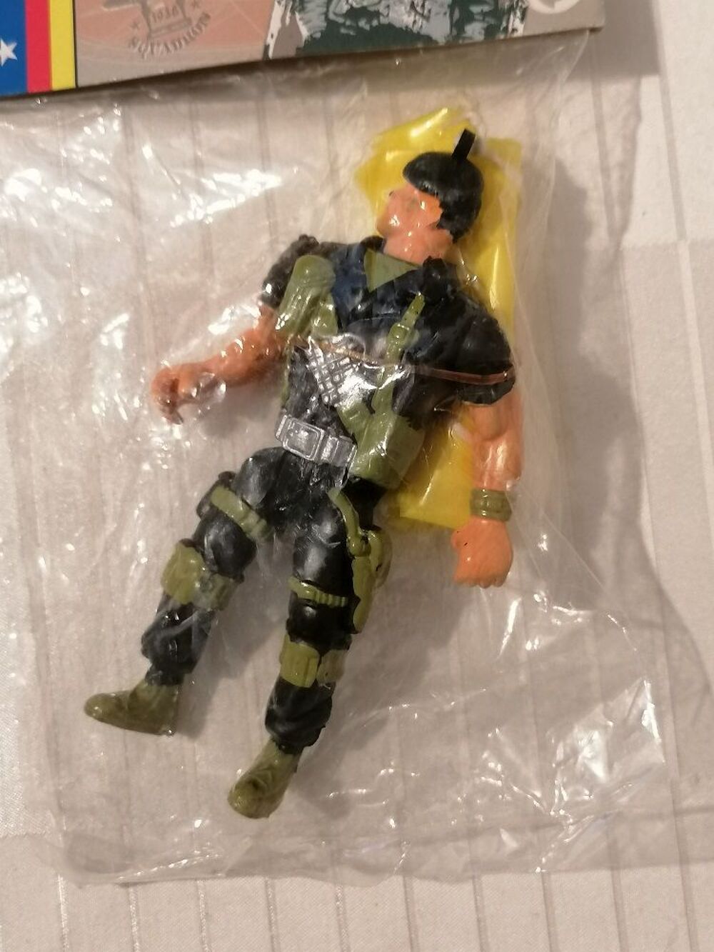 Parachutiste 9,5 cm avec parachute jaune r&eacute;f 41278 Jeux / jouets