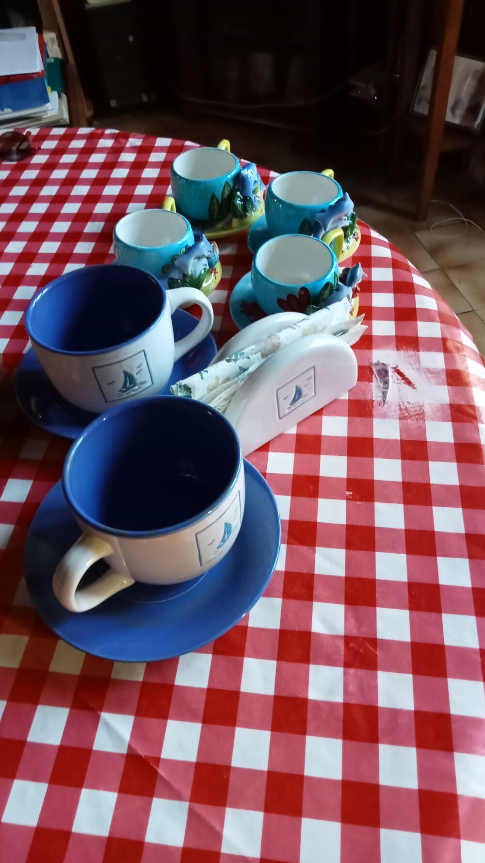 ensemble de tasses et set pour le petit d&eacute;jeuner Cuisine