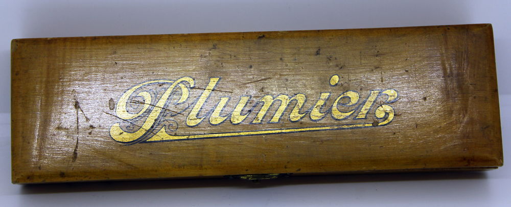 Plumier 1900 bois verni , lettrage or 