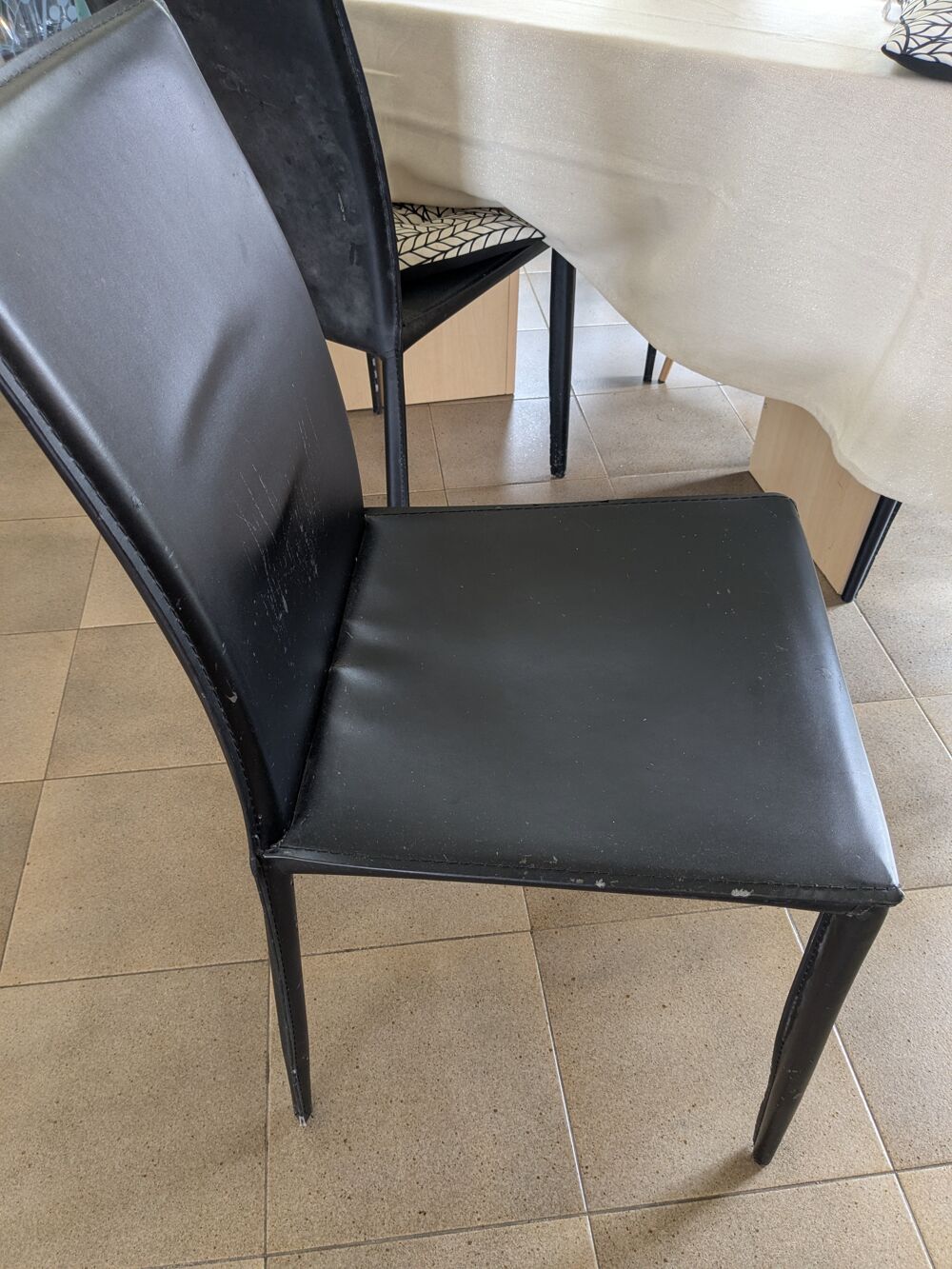 5 chaises de salle a manger Meubles
