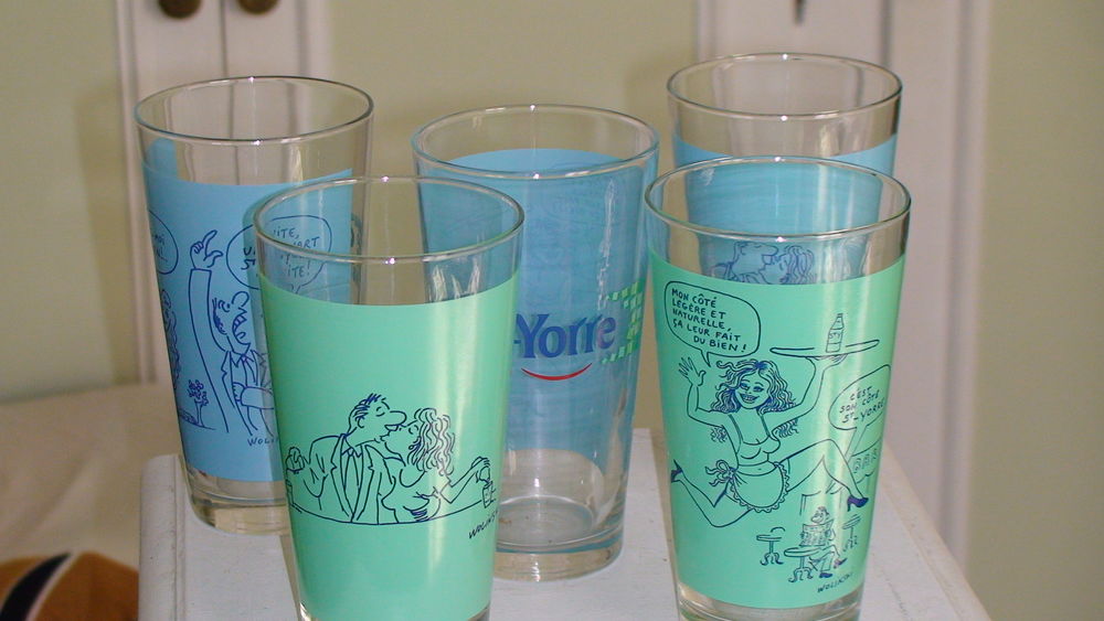 vrres dedicasses et bouteilles perrier Cuisine