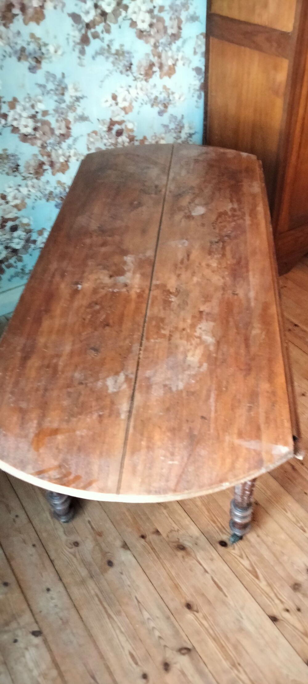 Table ovale roulante Meubles