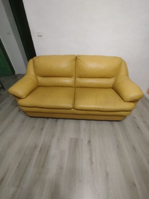 CANAP� CUIR JAUNE  2 PLACES 80 Marseille 13 (13)