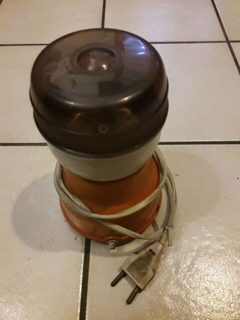 CAFETIERE A GRAIN BROYEUR . 10 Fr�vent (62)