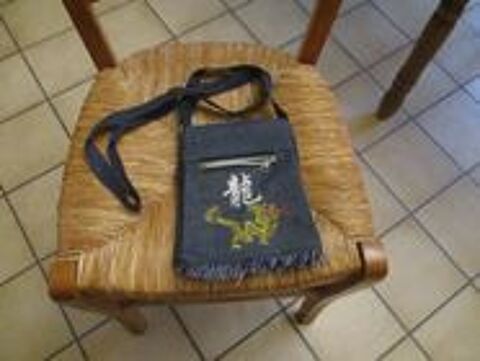 Petit sac en jeans avec dragon sur le devant 0 Mérignies (59)