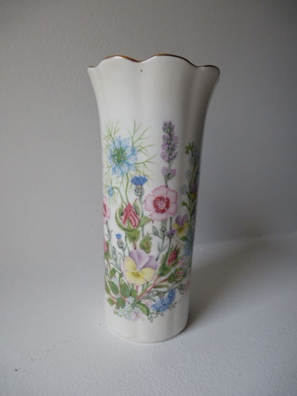 Vase en porcelaine anglaise 