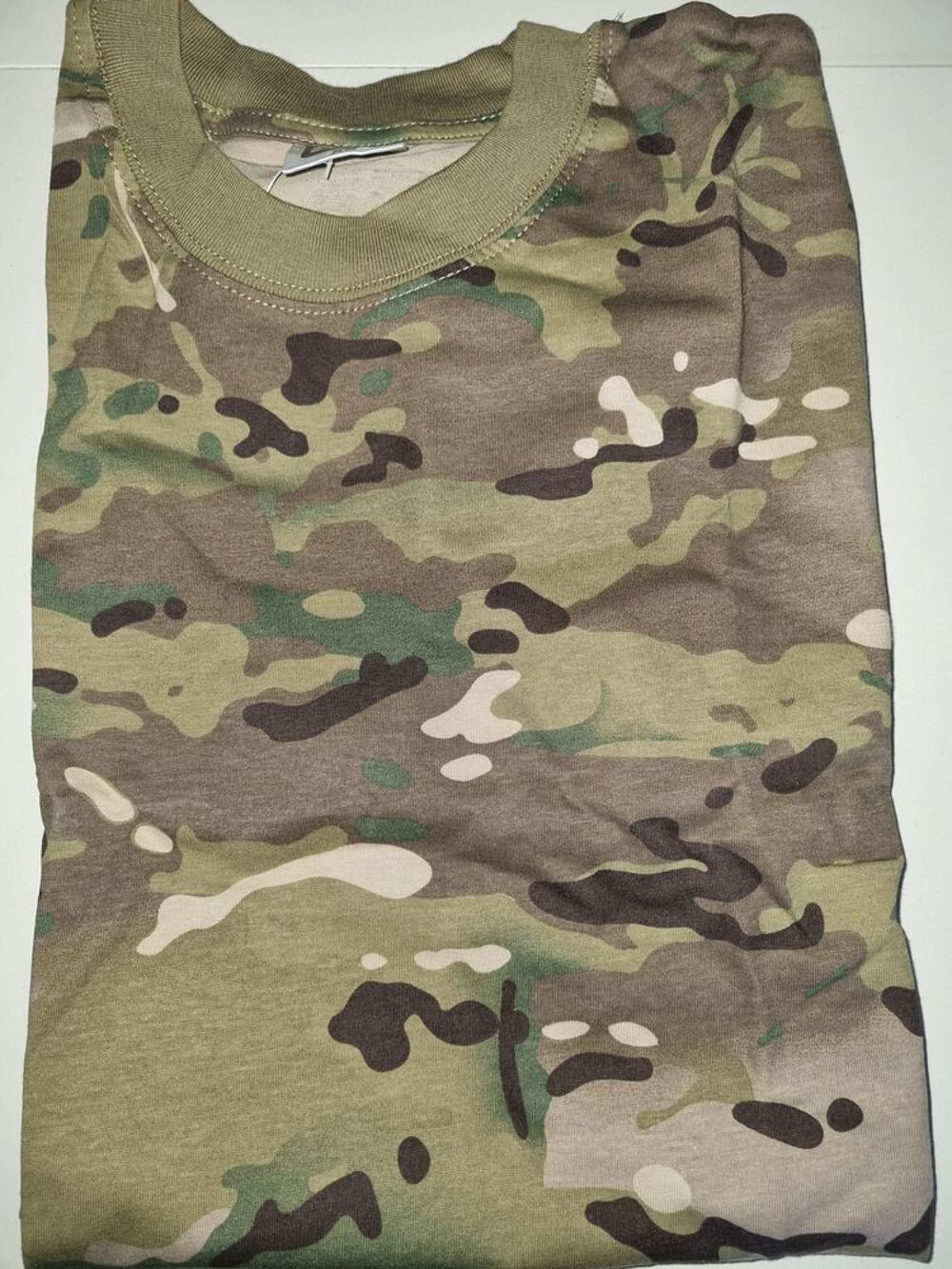 Lot &eacute;quipement airsoft / tactique neuf ? 700+ pi&egrave;ces Vêtements