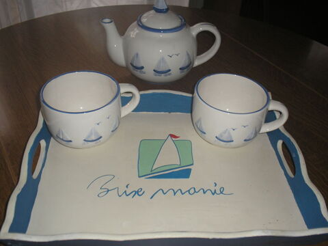 Service � chocolat chaud en c�ramique
sur plateau �ragny (95)