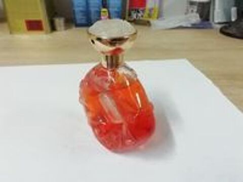   Parfum pour femme  LALIQUE  PARIS 