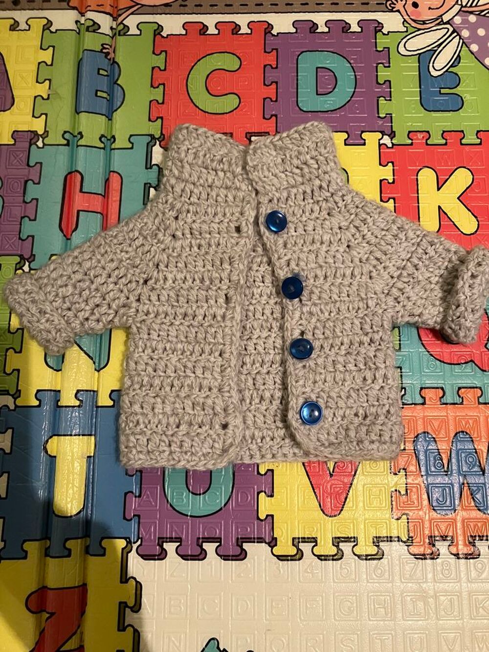 gilet neuf fait &agrave; la main taille 3 mois Vêtements enfants