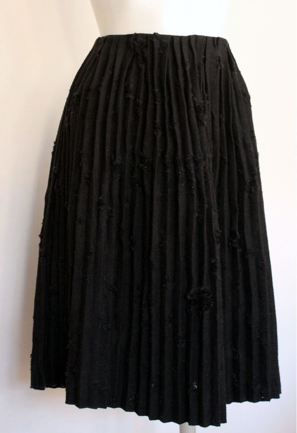 Jupe pliss&eacute;e noire MIU MIU distressed skirt T.38 Vêtements
