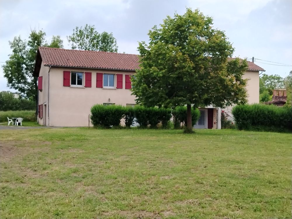   Gîte rdc  à la nuitée ou semaine sur la ferme Auvergne, Le Trioulou (15600)