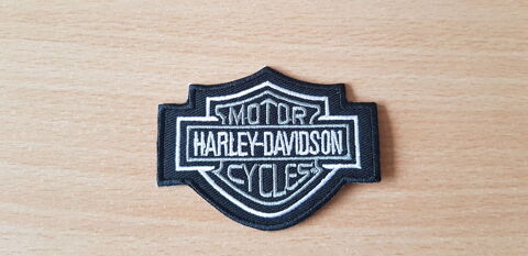 �cusson harley davidson
bar and shield noir et blanc
8x6 cm
5 Carnon Plage (34)