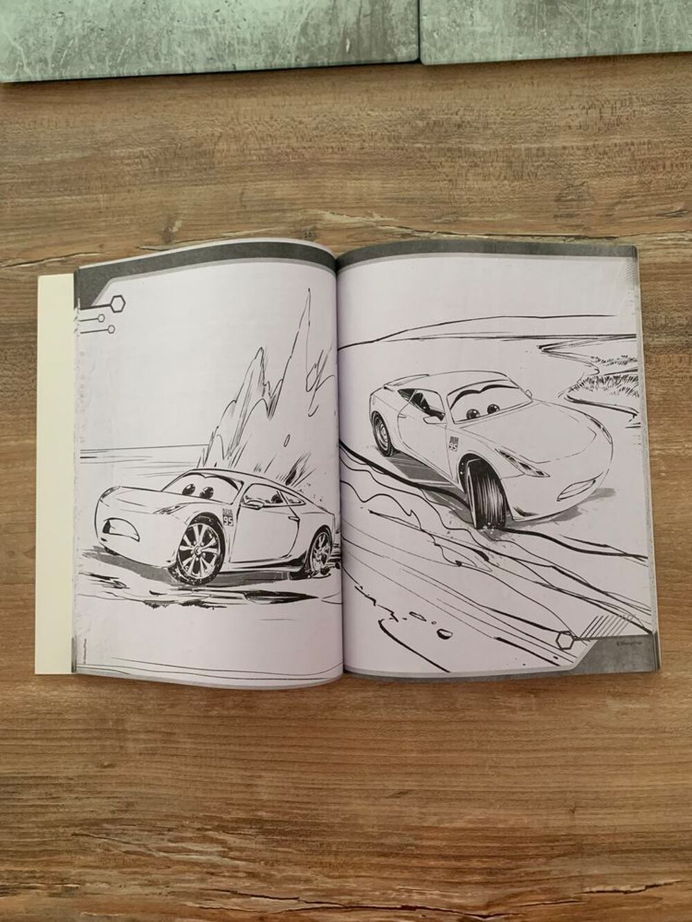 Livre &agrave; colorier + autocollants " Cars " Jeux / jouets