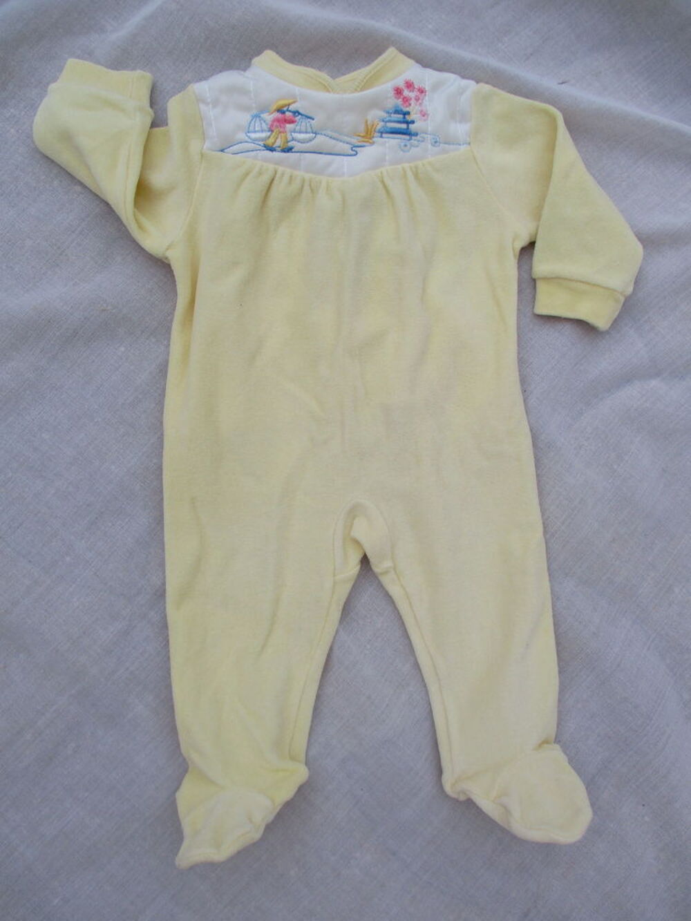 Pyjama Jaune d'Absorba - Taille 3 Mois - Des ann&eacute;es 1975 Puériculture