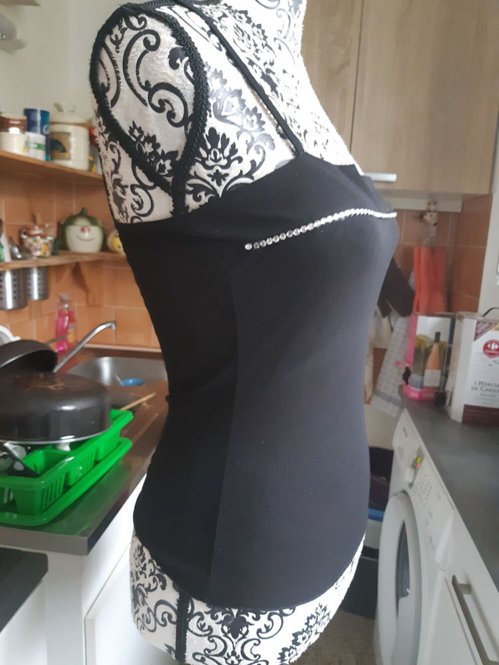 top noir strass JENNYFER TAILLE M
Vêtements