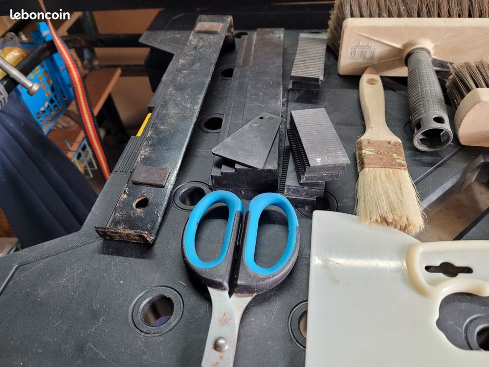 Lot d'accessoires pour tapisserie et parquet flottant Bricolage