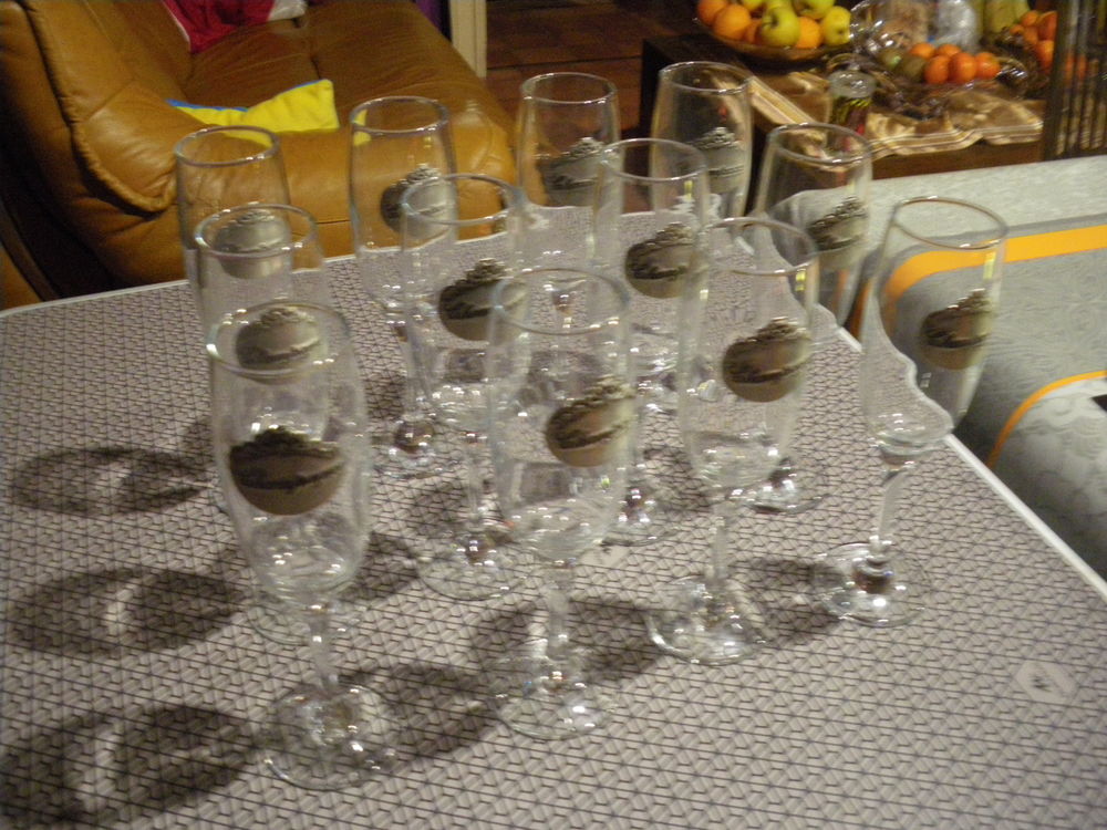 12 coupes a champagne en verre et &eacute;tain Décoration