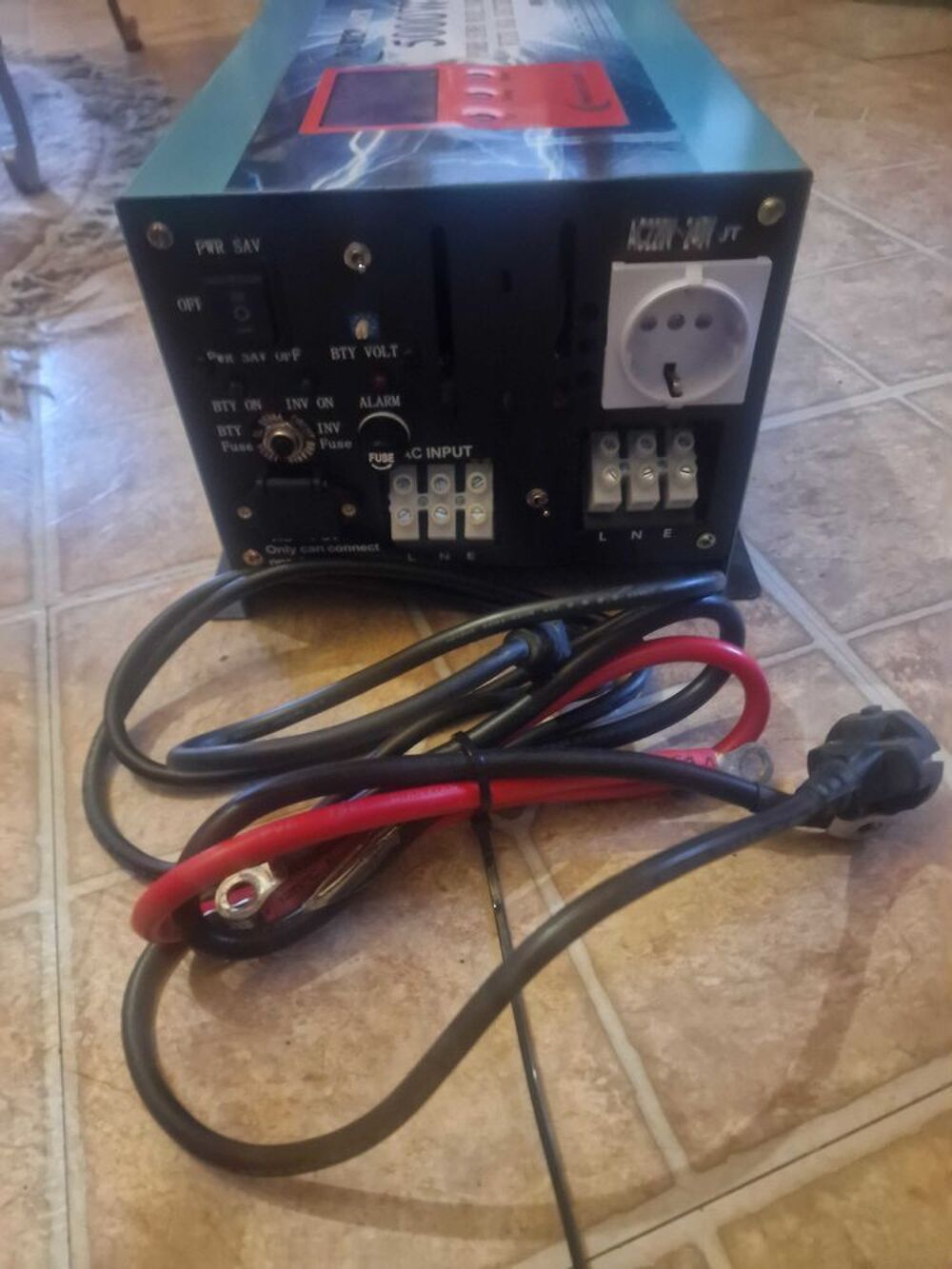 Plusenergy wccsolar Onduleur 5000W LF Convertisseur Onda Pura del Seno DC 24V &agrave; AC 230V + Chargeur 80Amp Bricolage