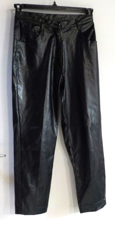PANTALON NOIR IMITATION CUIR BLANCHE PORTE T38 5 Bubry (56)
