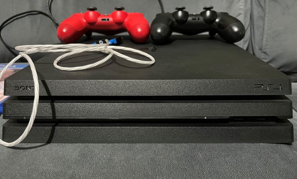 PS4 Pro 1To Consoles et jeux vidéos