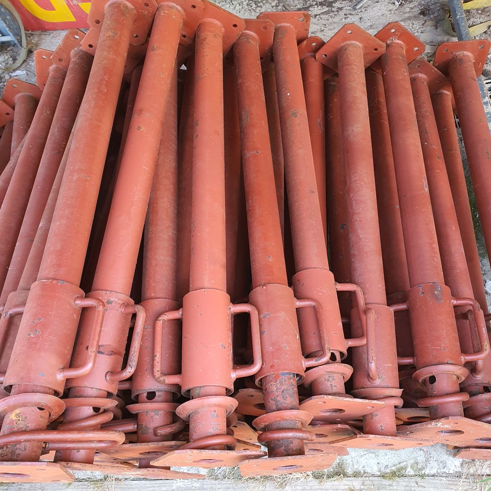  BETONNIERES- BARRIERES-CLOTURE - Tres gros lot de destockage DIVERS materiels batiment- Bricolage