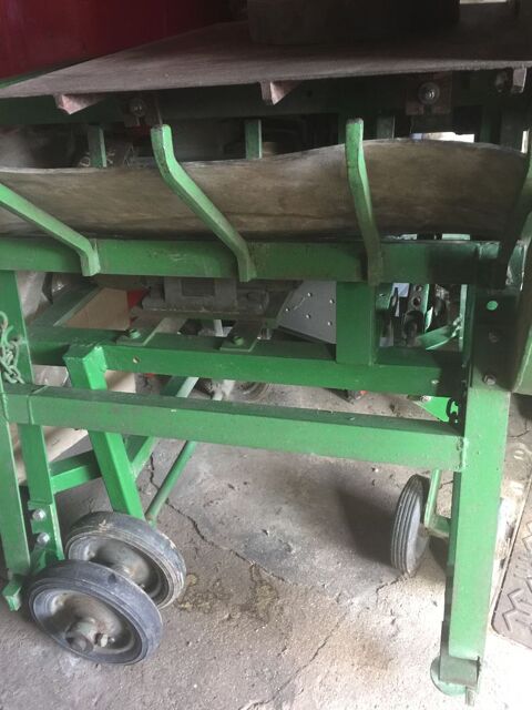 SCIE Circulaire � bois � chevalet avec cardan 1800 Manom (57)