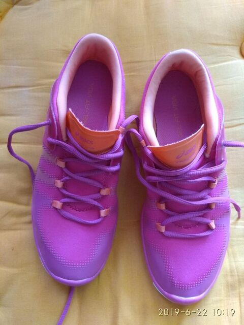 Baskets femme ASICS quasi neuves 15 Ivry-sur-Seine (94)