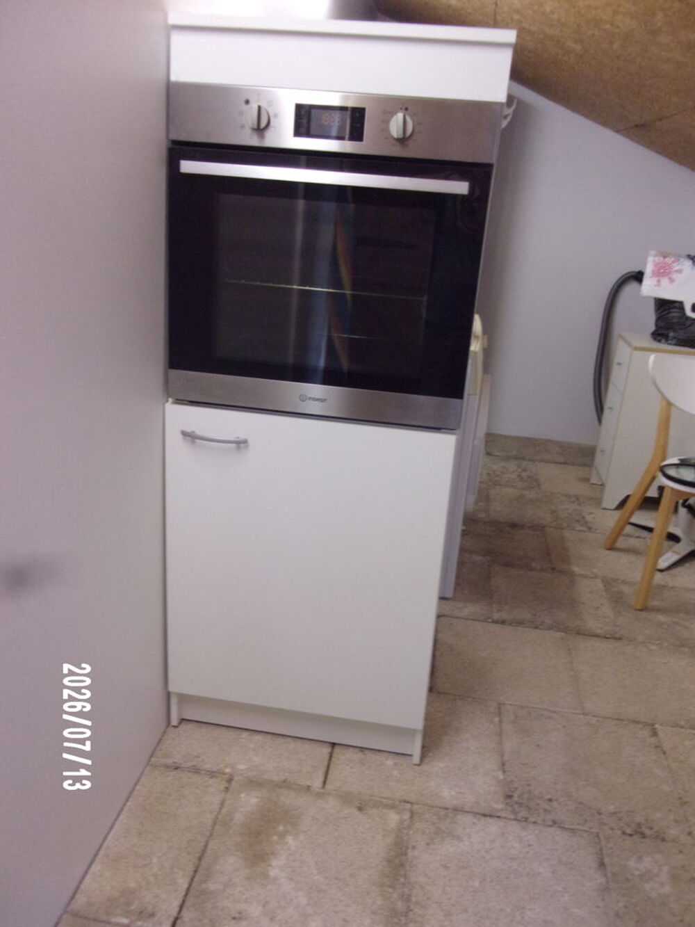 four pyrolyse 60 litres tr&egrave;s propre peu servi Electroménager