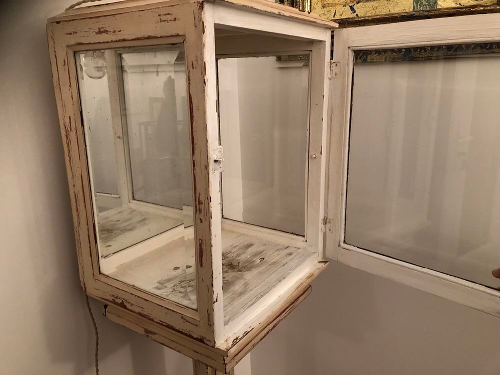Vitrine sur pied Meubles